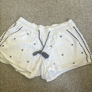 Old Navy White Embroidered Women's Shorts